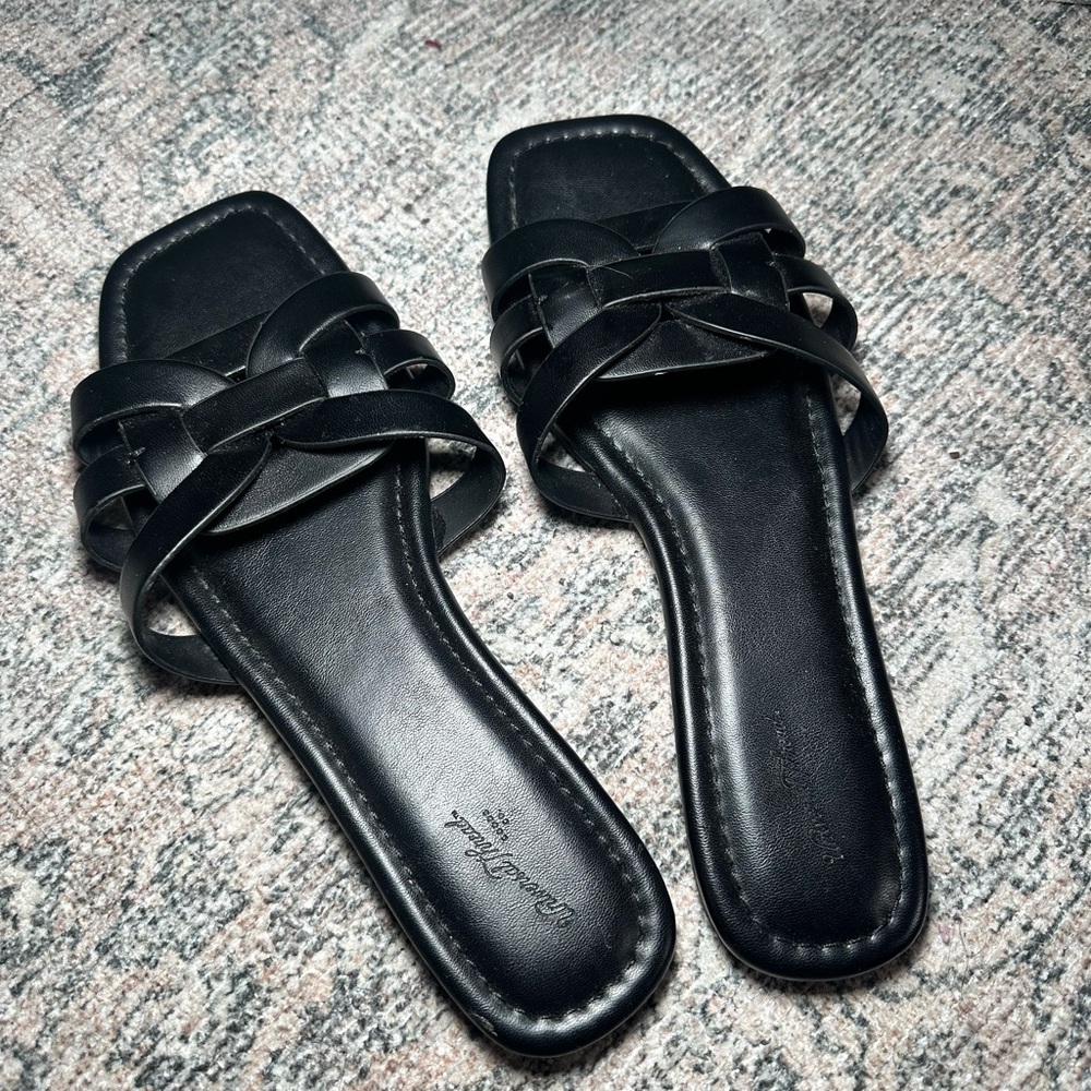 Black flip flops from target size 9